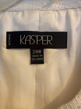 Kasper White two piece suit jacket with skirt